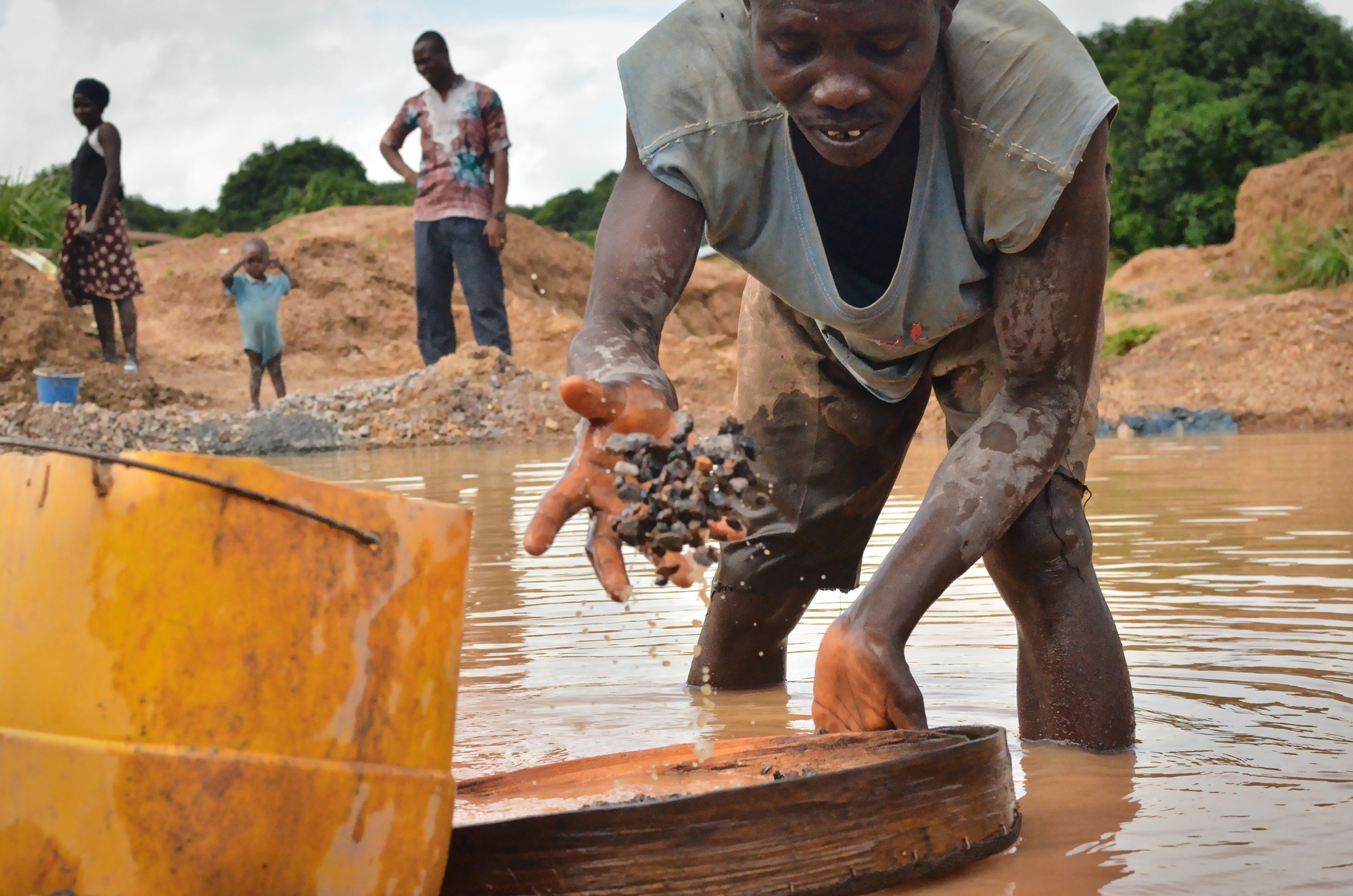 Photos: Offshore Diamond Mining Overpowers A Sierra Leone City