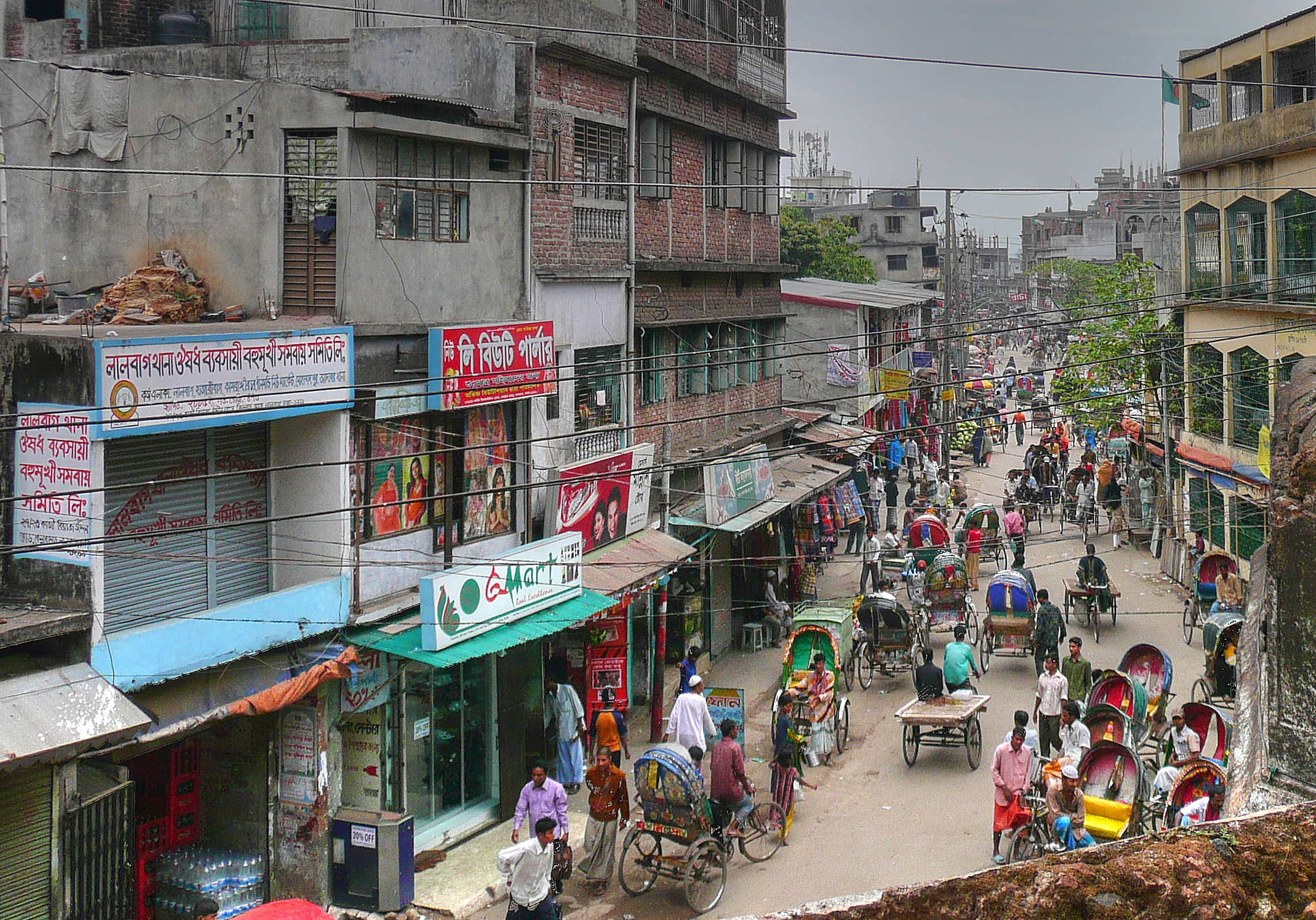 Rickshaw drivers fill the streets near Lalbagh Fort in Dhaka, Bangladesh. (Photo by Joisey Showaa/Creative Commons)