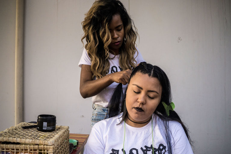 Hairstylist Alessandra Rodrigues, who works at a salon in Rio's north side, creates a boxer braid backstage at Yas Werneck's show. (Photo by Leonardo Coelho/GroundTruth)